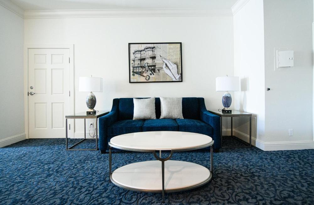 Premier Suite with Balcony interior